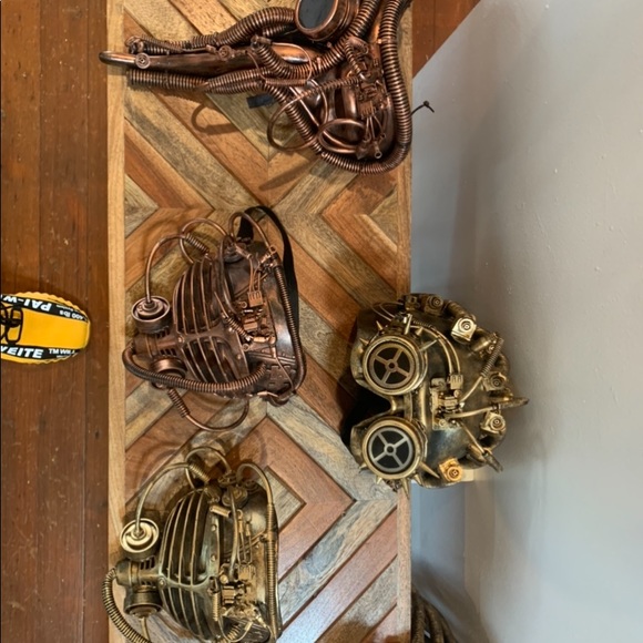 Made by plastic - Picture 3 of 7